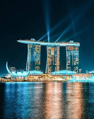 Marina Bay Sands and the Singapore waterfront at night